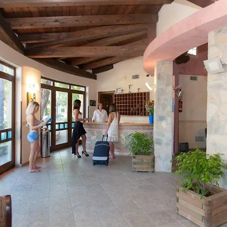 Hotel Villaggio Holiday Beach 4*